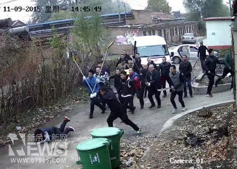 燕郊待拆迁村砍人案 已有25人到案 7人网上追逃