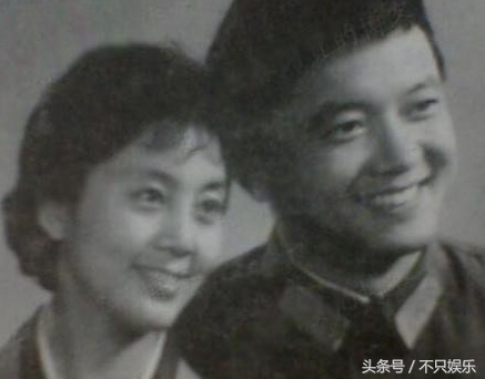 68岁王刚3段婚姻3个妻 8岁儿子与孙子同龄