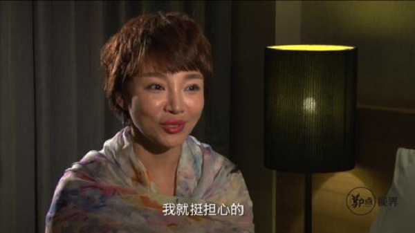 《驴点亲子游育》蒙眼游戏考验王蓝一对女儿的信任