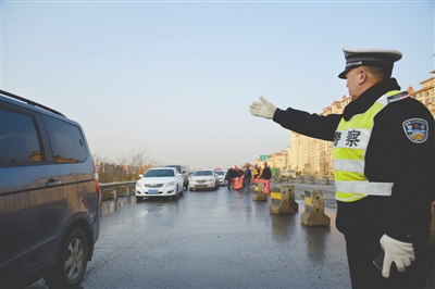 昌九快速路导行路段通车。许南平摄